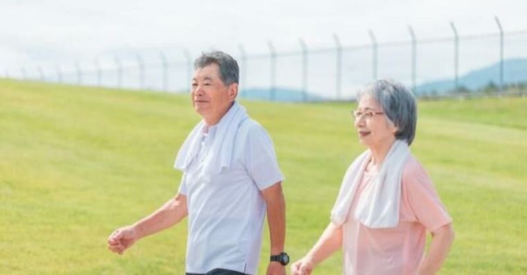 散步別白走！83歲教授天天練，15分鐘「防失智散步法」活化大腦